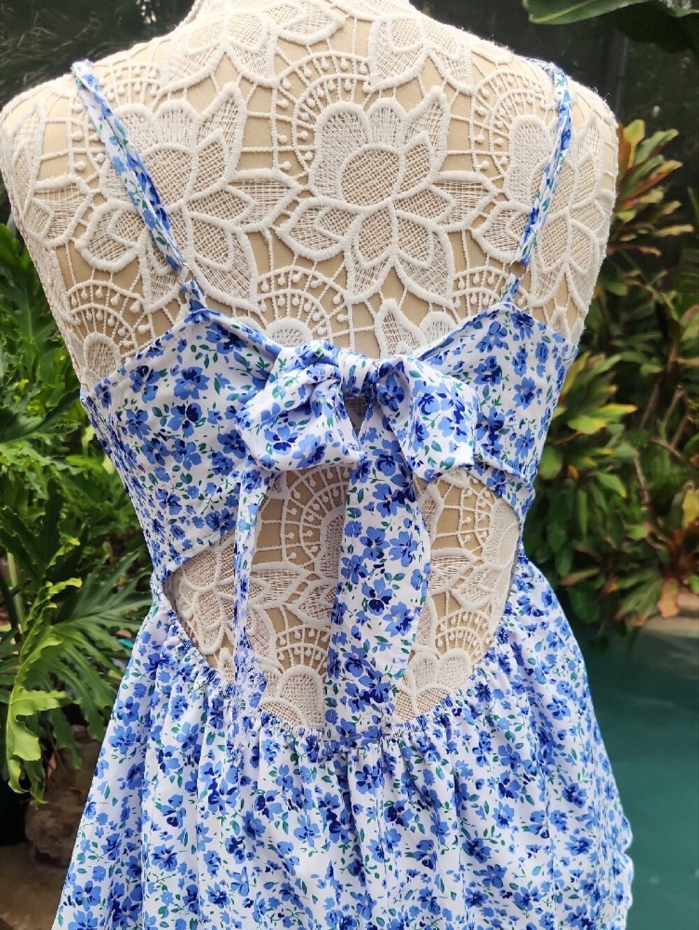SHEIN Blue and White Floral Tiered Sundress - Picture 4 of 6